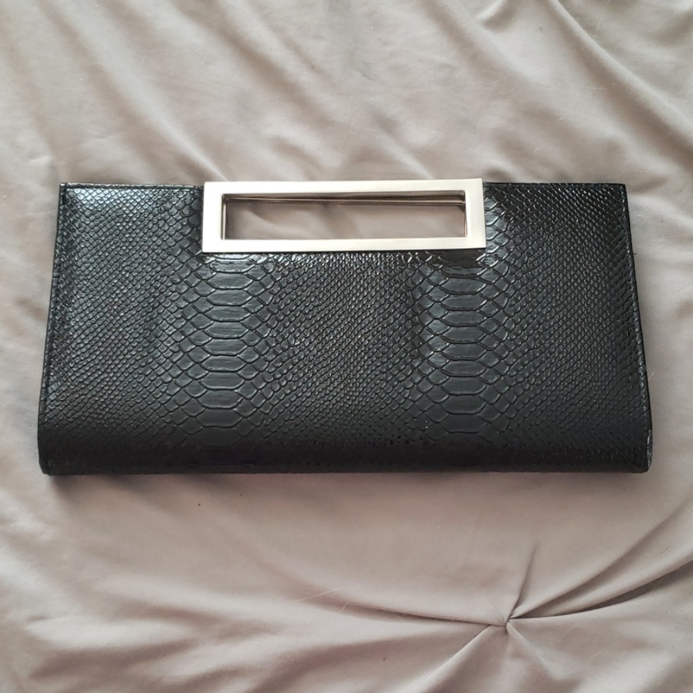 Black clutch
